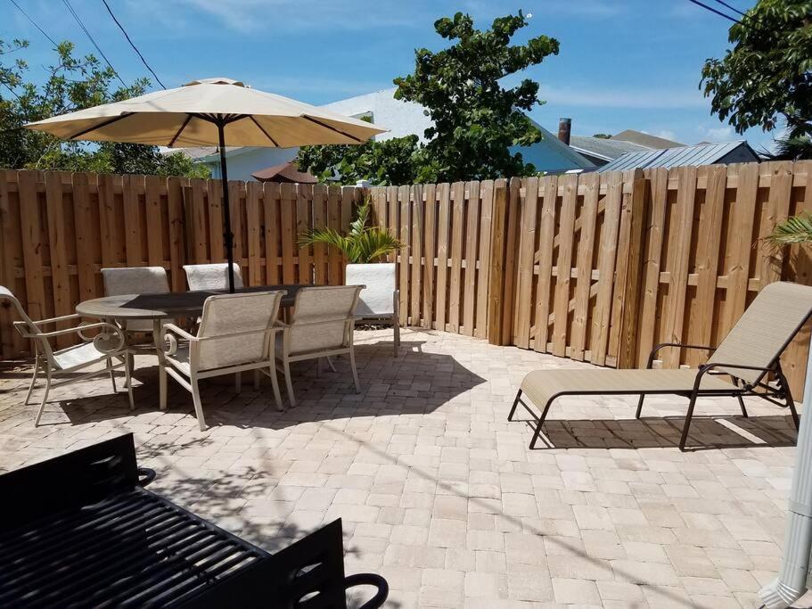 Hawaiian Cottage - Heated Pool Walk To The Beach 코코아비치 외부 사진