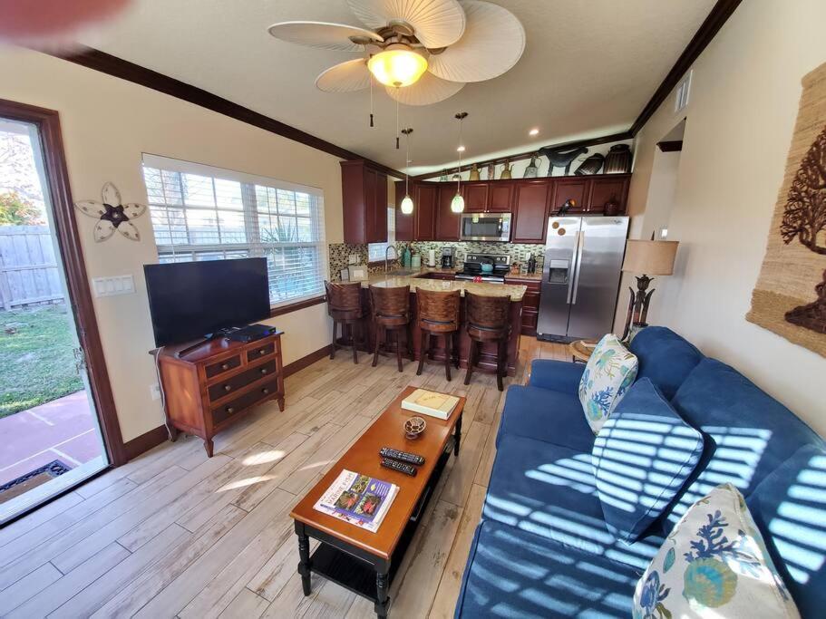 Hawaiian Cottage - Heated Pool Walk To The Beach 코코아비치 외부 사진