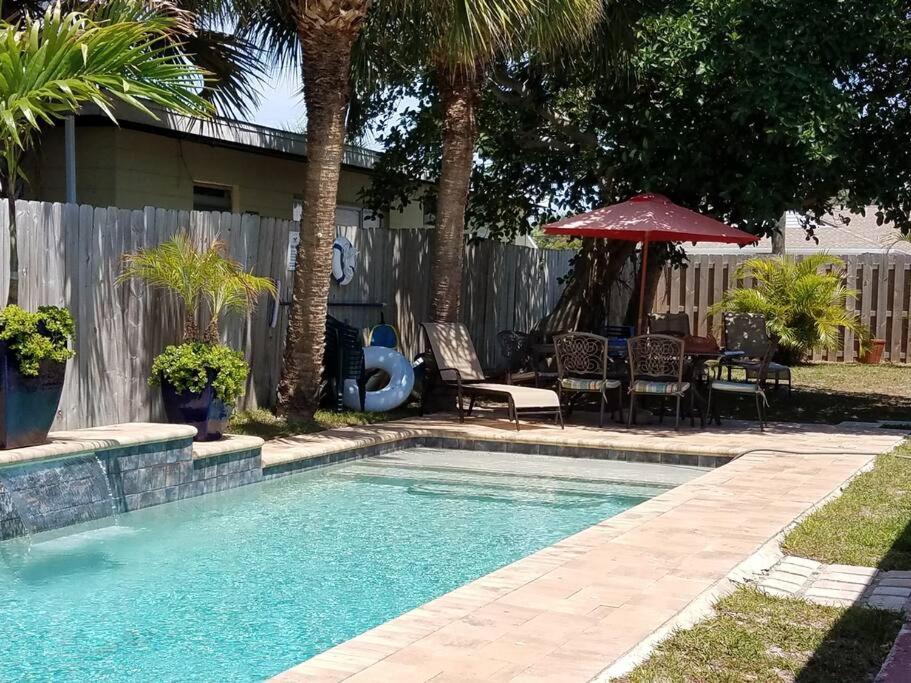 Hawaiian Cottage - Heated Pool Walk To The Beach 코코아비치 외부 사진